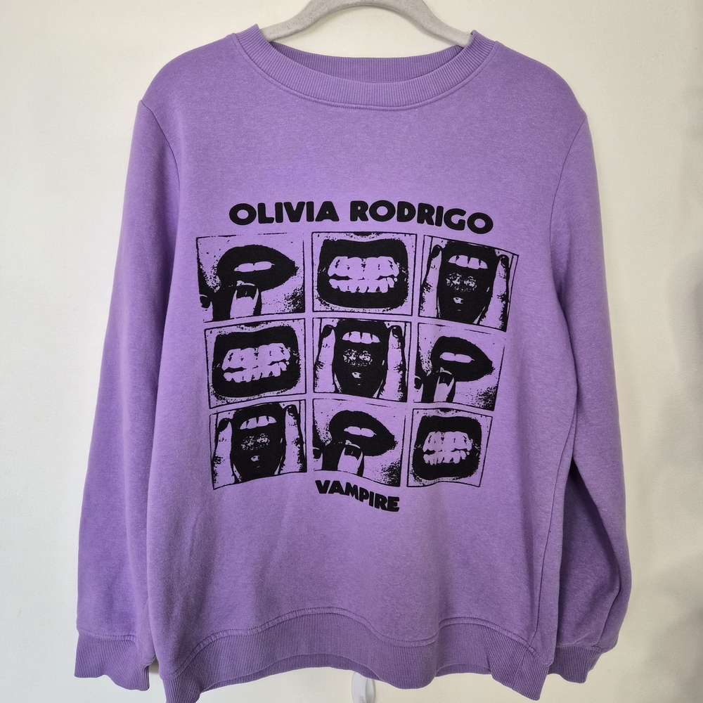 VGUC Olivia Rodrigo Vampire Purple Graphic Sweatshirt Women Medium